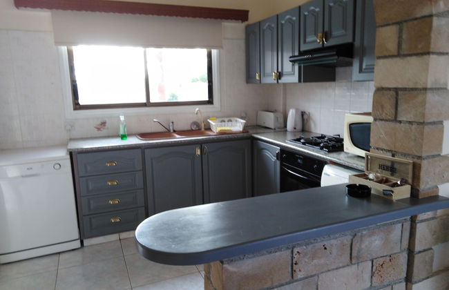 Huge ! Lovely! Private! Villa in The Heart Of Coral Bay! Car Not Essential ! - Photo 24