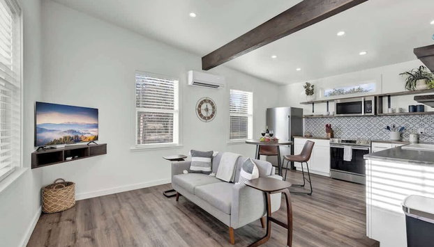 Evergreen Escape W/hot-tub 5 Min to Downtown! - Foto 2, Imagen principal