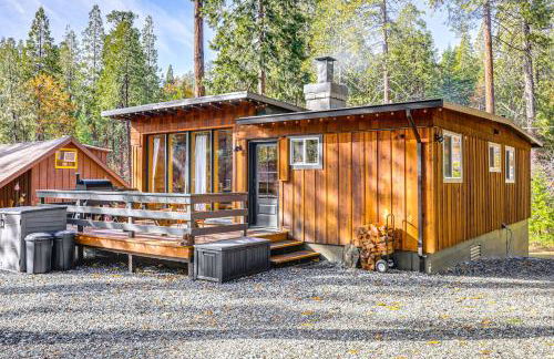 Walk to Golf, Lake Twain Harte Cabin with Fireplace - Photo 1