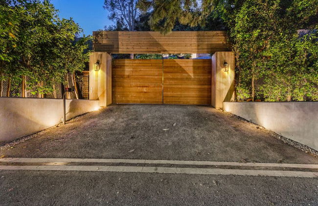 Beverly Glen Hillside Haven - Photo 46