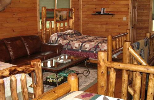 Rustic Log Cabin For a Group Getaway near Lake Cumberland in Kentucky - Foto 11