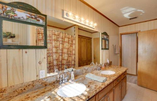 Hot Tub, Lake Access! Anglers Escape in Hemphill - Foto 14