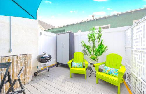 D- Hip & Stylish NoHo Family-Friendly Home near Universal & Hollywood with Patio - Hot Tub - Games - & Parking - Foto 34
