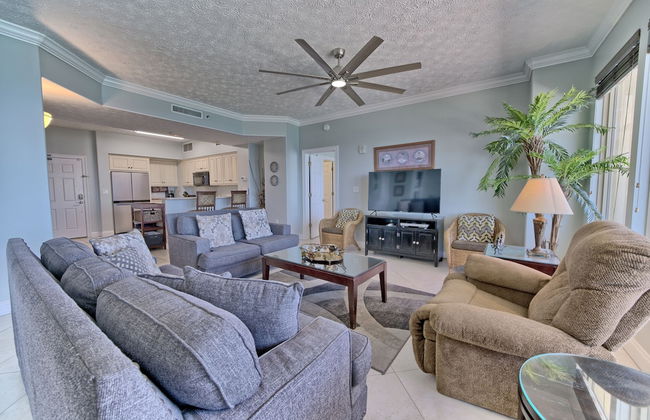 Luxurious Beachfront Condo with Beachside Pool Access and Free WiFi - Unit 1202 by RedAwning - Foto 14