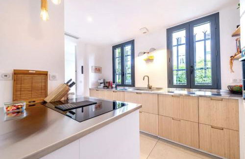 Magical Villa with Secluded Garden - Beach, Port & Centre - Photo 15