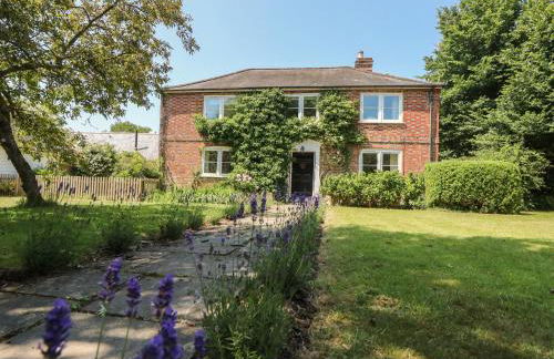 Guildford Farmhouse - Photo 1