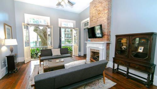 Governors Mansion 5 bedroom-3 bath - Photo 4