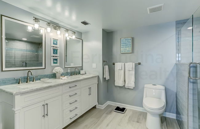 Convenience Direct Oceanfront Condo with Private Balcony by RedAwning - Photo 22