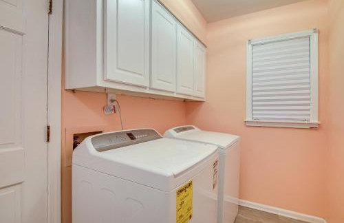 Private and Spacious Lakefront Home in Memphis! - Foto 29