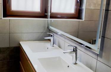 Gîte Papillon 6 à14 personnes - Jacuzzi - Foto 26