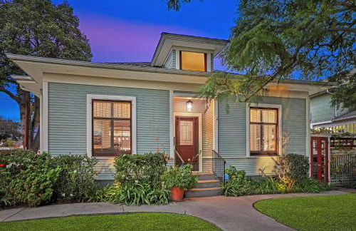 Downtown Villa by Paradise Retreats - Photo 1