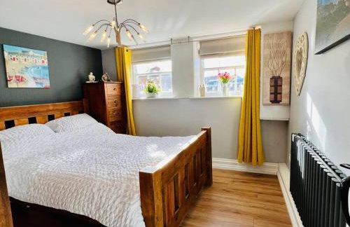 Swordfish Cottage **Next to the Harbour** - Photo 2