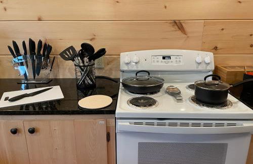 Creekside Getaway - King Bed - Full Kitchen - Foto 10