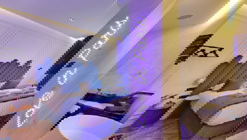 Private suite with jacuzzi - 2P - Rivoli - Photo 1, Primary image