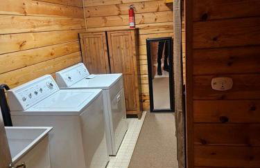 Peaceful Mountain Cabin with Private Lake and Game Room Near Long Barn, California - Foto 17