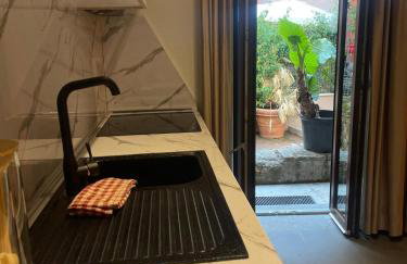 JOIVY Exclusive 2-Bedroom Villa with Private Garden - 5 minutes from the Colosseum - Photo 30