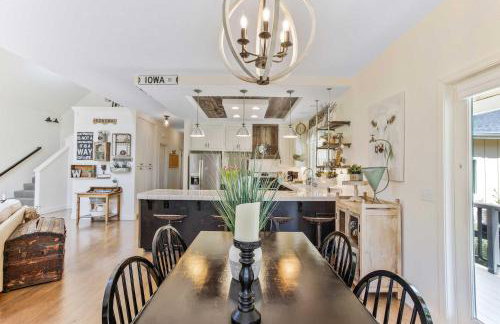 Charming 4BR Wine Country Getaway with Spa & Firepit - Foto 13