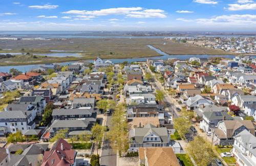 5BR 3BA Family Retreat 2 Blocks from Beach - Foto 12