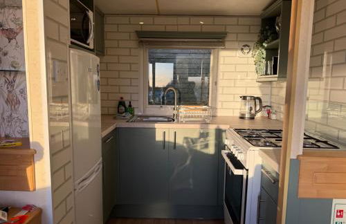 Captivating 2-bed Static Caravan in Holyhead - Foto 8