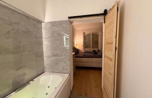 Bluestone Appartments - Whirlpool, Queensize Boxspring Bett, parking - Foto 16