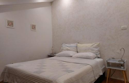 Homey 1 bedroom Apt 5 min Walk to Split Old Town & Bacvice Beach - Photo 4