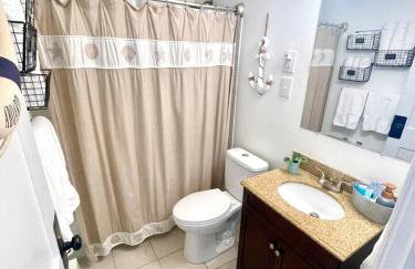 ENTIRE UNIT- Charming Century Home in Harbour Town - Foto 14