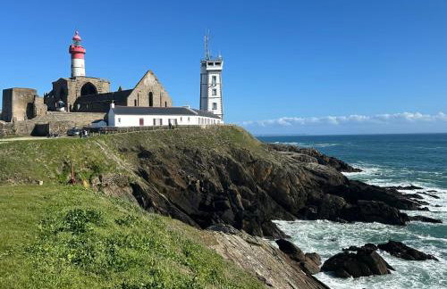 Vue Phare Pointe St Mathieu, accès direct Gr34 et plage, piscine chauffée - Foto 50