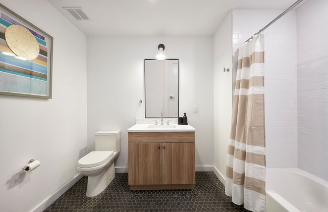 NEW Fab 4 BR - Outdoor Deck - gym - Mins to NYC - Foto 14