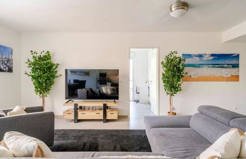 Newly Built Apartment with Pool, Walk to the Beach - Foto 23