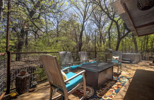 Hobbit Treehouse with Waterfall on the Brazos River for Glamping in Texas - Foto 15