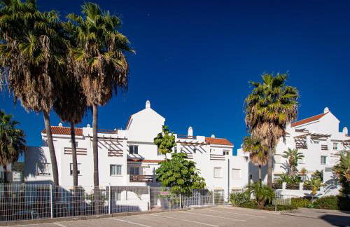 2060-Newly furnished 2 bedrooms apt with golf - Photo 32