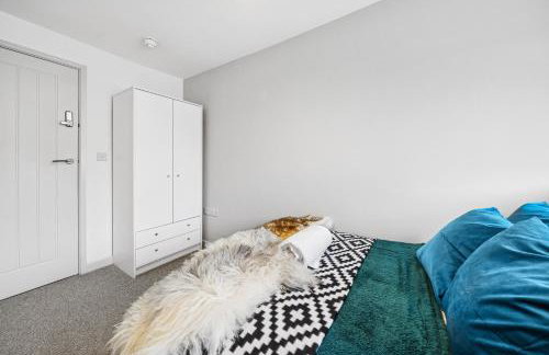 Modern & Cozy Private Double Room - Shared House by AltoLuxo Short Lets & Serviced Accommodation with Free WiFi & Parking - Foto 21