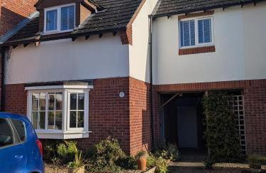 Walking distance to hospital and town with free off-road parking - Foto 13