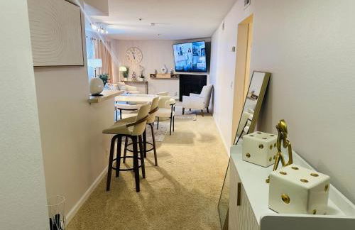 Mid-City Charm 2BR Near LAs Hotspots! - Foto 15