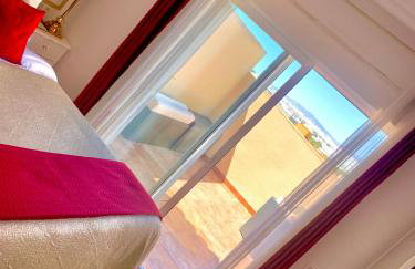 ÁTICO DELUXE entre CENTRO y PLAYA Salinas con TERRAZA, WIFI, PISCINA climatizada, GYM, SAUNA y GARAJE -Smart TV - Foto 5