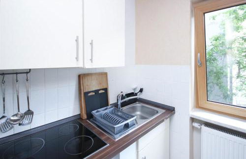 ALFA Apartment Stuttgart Mitte 2 Zimmer City-Lage Berliner Platz Balkon Netflix Küche WM l 2BR 5 Beds 6 People l Fully equipped Kitchen & Bathroom - Foto 22
