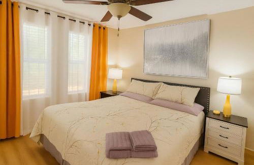 Newly updated 5BR/2.5BA w/pool sleep 16 ppl• - Photo 19