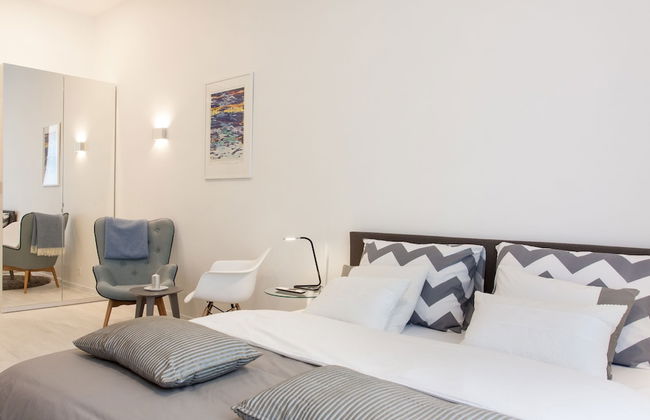 Tesla Boutique Apartments & Rooms - Photo 4