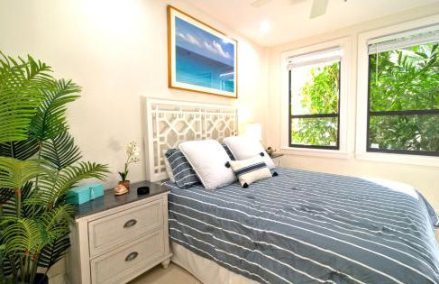 Palm Beach Paradise Walk to Beach Pool WiFi 86" TV WiFi - Foto 18