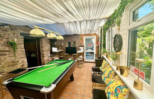 16th Century Farm House,6 Beds,5 BATHROOMS,SLEEPS 15,BBQ,HOT TUB,CINEMA ROOM WITH SURROUND SOUND,With Cymru Holidays - Foto 12