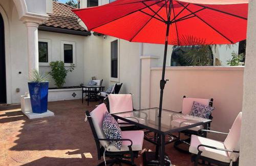 Stunning Spanish-Style Retreat with Pool Sleeps 28 - Foto 28