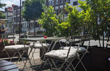 Comfy & Convenient 1-Bed Flat in Quiet Maida Vale - Photo 45