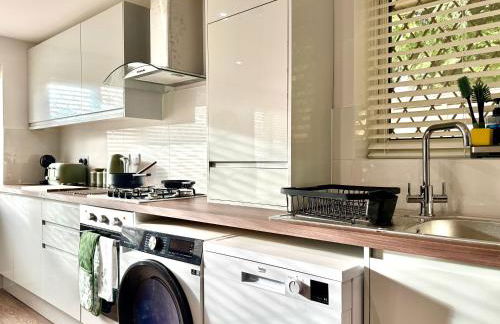 Winter Getaway - Luxury Bungalow w Games Room - Photo 28