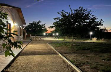 Granja escuela con bungalows Familias y grupos Parking privado gratuito - Foto 25