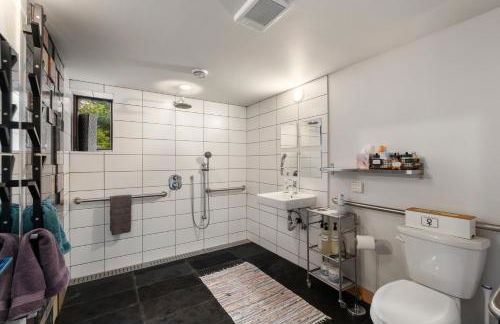 Water Views, Walk to Beach! New Hot Tub! - Foto 25