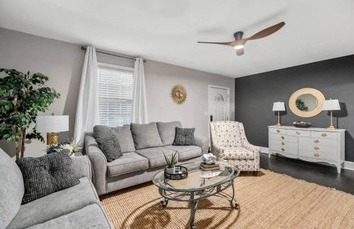 Quaint house, king bed 2min from down town - Photo 14