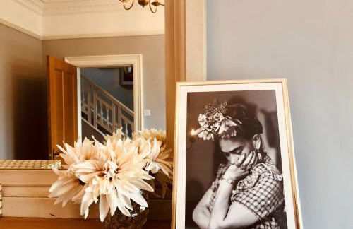 Stunning Period Townhouse with Garden, Walking Distance to Town - Photo 32