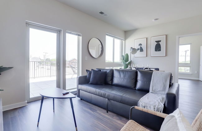 Spacious 2BR Apt with Den W Balcony - Foto 1