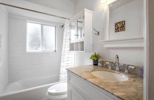 Beach Retreat Downtown Hot Tub - Foto 11