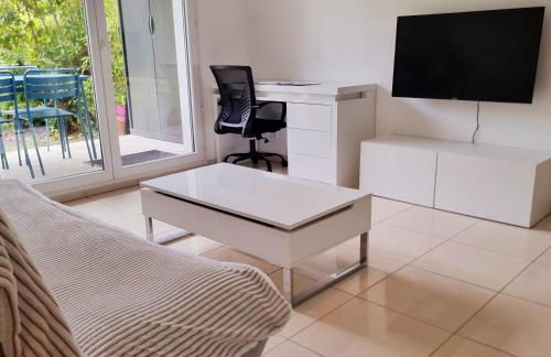 T2 Paris Disneyland Jardin Parking - Foto 17